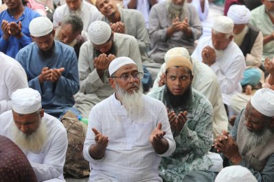 হাজারো মুসল্লি এখানে জামাতে অংশ নেন