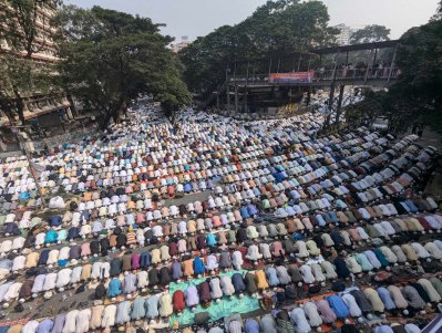 কাকরাইলে সাদপন্থিদের জুমা আদায়