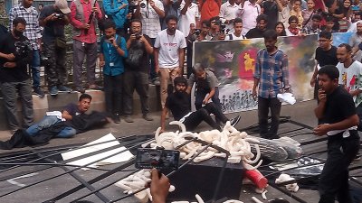 পথনাটক লাল মজলুমে আয়নাঘর ভাঙা হচ্ছে