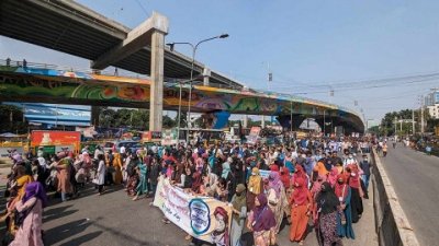 বিশ্ববিদ্যালয়ের দাবিতে তিতুমীর কলেজ শিক্ষার্থীদের বিক্ষোভ (ছবি: নাসিরুল ইসলাম)