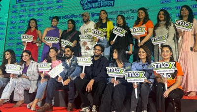 মুম্বাই থেকে ফিরেই জমিয়ে দিলেন টয়লেট দিবস!