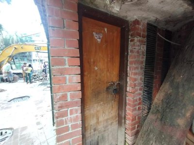 বেশিরভাগ পার্কের টয়লেট থাকে তালাবদ্ধ (ছবি: প্রতিবেদক)