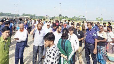 বেনাপোল থেকে দূরপাল্লার বাস চলাচল বন্ধ, পাসপোর্টযাত্রীদের ভোগান্তি