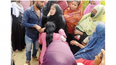 ঘটনাস্থলে নিহতদের স্বজনদের আর্তনাদ