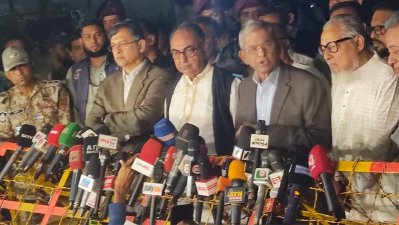 সংবাদ সম্মেলনে বক্তব্য রাখছেন মির্জা ফখরুল ইসলাম আলমগীর