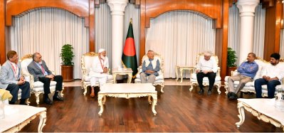 প্রধান উপদেষ্টার সঙ্গে বৈঠকে অংশ নেন জামায়াতের চার সদস্যের প্রতিনিধি দল (ছবি: পিআইডি)