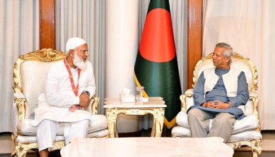 প্রধান উপদেষ্টা ড. মুহাম্মদ ইউনূসের সঙ্গে বৈঠকে জামায়াতের আমির ডা. শফিকুর রহমান (ছবি: পিআইডি)