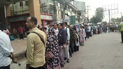 হুমকি দিলেও বেনাপোল দিয়ে ভারতের সঙ্গে আমদানি-রফতানি ও যাত্রী চলাচল স্বাভাবিক