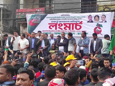 লংমার্চ শুরু আগে সংক্ষিপ্ত সমাবেশ করেন তিন অঙ্গ সংগঠনের নেতারা