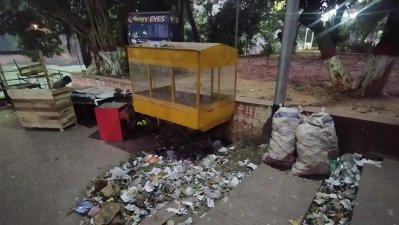 যত্রতত্র জমে আছে ময়লা-আবর্জনা
