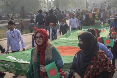 রায়েরবাজার শহীদ বুদ্ধিজীবী বধ্যভূমি স্মৃতিসৌধে শ্রদ্ধা জানায় সর্বস্তরের মানুষ 