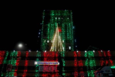 লাল-সবুজে সেজেছে নগরী 