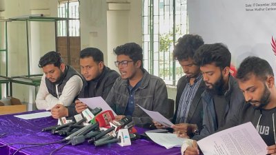 সংবাদ সম্মেলনে আয়োজকরা