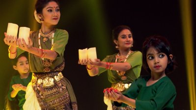 নৃত্য, নাটক আর খাবারের আয়োজনে বড়দিন
