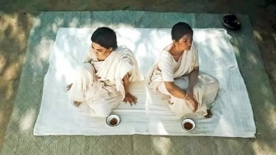 &lsquo;নকশী কাঁথার জমিন&rsquo; সিনেমায় জয়া আহসান ও ফারিহা শামস সেঁওতি 
