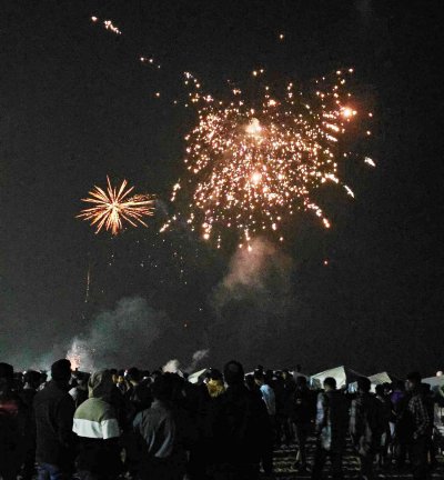 কক্সবাজার সমুদ্র সৈকতে নববর্ষ উদযাপন।