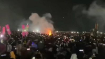 সমুদ্রসৈকতে লাখো মানুষের সমাগম