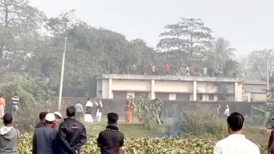 পরিত্যক্ত পণ্য কেনা নিয়ে বিএনপির দুই পক্ষের সংঘর্ষে আহত ১৫