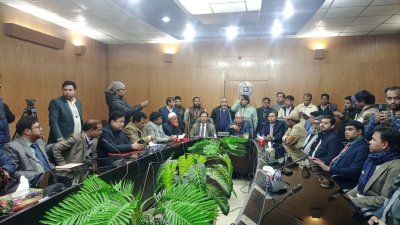 রাবি উপাচার্যের সংবাদ সম্মেলন
