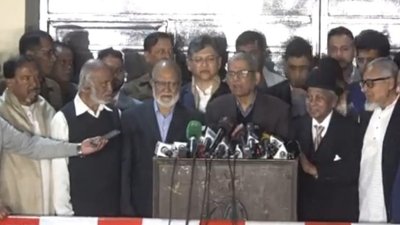 বৈঠক শেষে সাংবাদিকদের সঙ্গে কথা বলছেন মির্জা ফখরুল