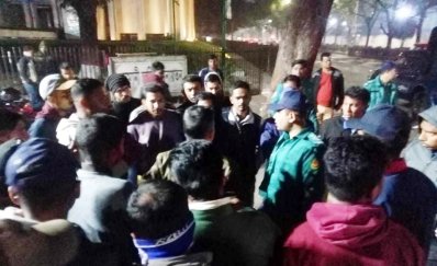 মধ্যরাতে সরিয়ে দেওয়া হলো অনশনে থাকা সেই এসআইদের