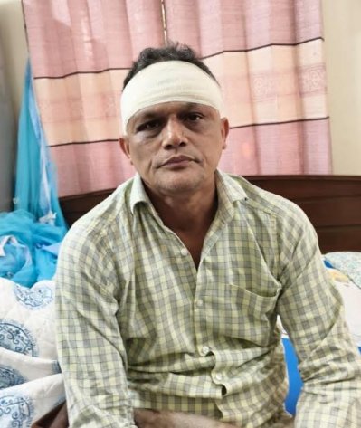 ফরিদপুরে কলেজের অধ্যক্ষের ওপর হামলা, প্রতিবাদে সড়ক অবরোধ শিক্ষার্থীদের