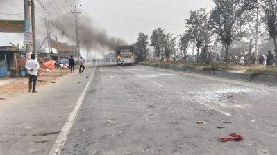 গাজীপুরে অর্ধশতাধিক গাড়ি ভাঙচুর করে চারটিতে আগুন, বাদ যায়নি কারখানাও
