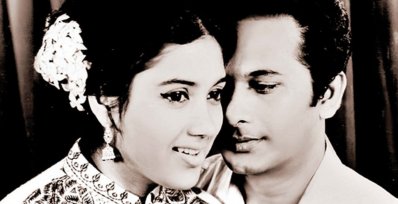 ‘নীল আকাশের নীচে’ সিনেমায় কবরী ও নায়করাজ রাজ্জাক 