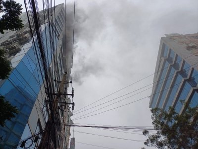 পান্থপথে বহুতল ভবনে আগুন