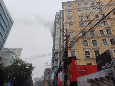 পান্থপথে বহুতল ভবনে আগুন