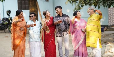 ‘শ্বশুর আব্বার টি-স্টল’ নাটকের একটি দৃশ্য 