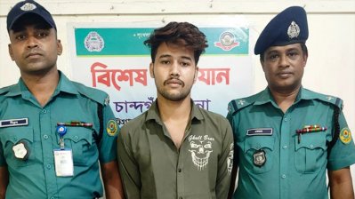 ফেসবুক লাইভে ওসিকে পেটানোর হুমকি, সন্ত্রাসী সাজ্জাদকে ধরতে পুলিশের পুরস্কার ঘোষণা