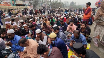 আখেরি মোনাজাতের মাধ্যমে শেষ হলো ইজতেমার প্রথম পর্ব