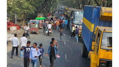 থানা স্থানান্তরের দাবিতে কুষ্টিয়া-ঝিনাইদহ মহাসড়ক অবরোধ, দীর্ঘ যানজট