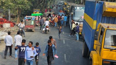 কুষ্টিয়ায় থানা স্থানান্তরের দাবিতে মহাসড়ক অবরোধ, ১৫ কিলোমিটার যানজট