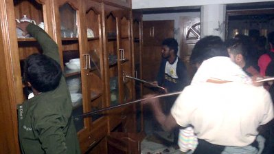 মধ্যরাতে বুলডোজার চললো হাসানাত-আমুর বাসভবনে, স্তূপাকারে আসবাবপত্র ভাঙচুর