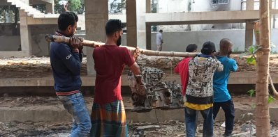 সকালেও চলছে বুলডোজার, ৩২ নম্বরের বাড়ি এখন ধ্বংসস্তূপ