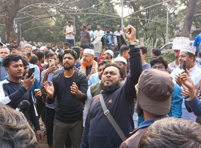 সকালেও চলছে বুলডোজার, ৩২ নম্বরের বাড়ি এখন ধ্বংসস্তূপ