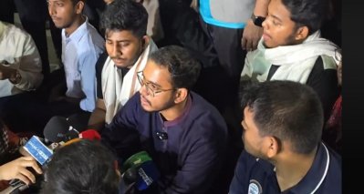 গণমাধ্যমের সঙ্গে কথা বলছেন আব্দুল হান্নান মাসউদ 