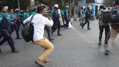 পুলিশি ধাওয়া