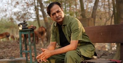 ‘কষ্ট ভীষণ’ গানের ভিডিওর শুটিংয়ে আসিফ আকবর