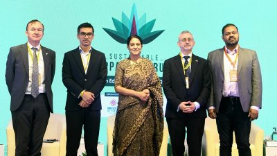 সাসটেইনেবল অ্যাপারেল ফোরাম-২০২৫ এর উদ্বোধনী অনুষ্ঠানে অতিথিরা