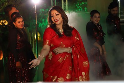 গান গেয়েছেন সংগীতশিল্পী আঁখি আলমগীর