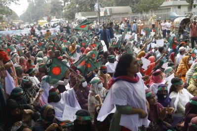 শাহবাগে সড়কে অবস্থান নিয়েছেন আন্দোলনকারীরা। ছবি: সাজ্জাদ হোসেন