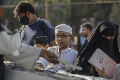বসন্ত ও ভালোবাসা দিবসের রঙে বইমেলাও রঙিন