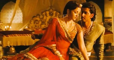 ‘যোধা আকবর’ সিনেমায় ঐশ্বরিয়া রাই ও ঋত্বিক রোশন 