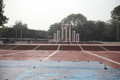 শহীদ মিনারে চলছে শেষ মুহূর্তের প্রস্তুতি