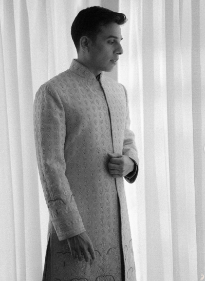 বরবেশে অনুভ জৈন 