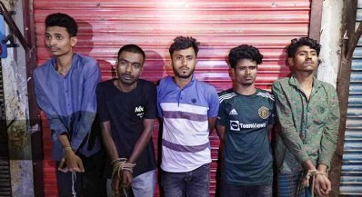 মোহাম্মদপুরে যৌথ অভিযানে ৫ জনকে আটক করা হয়