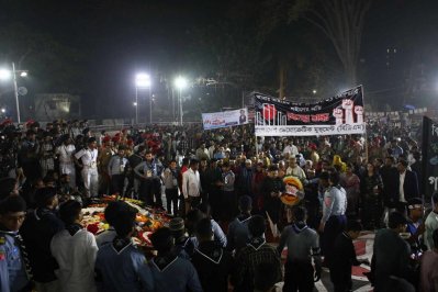 শ্রদ্ধায় সিক্ত শহীদ মিনার